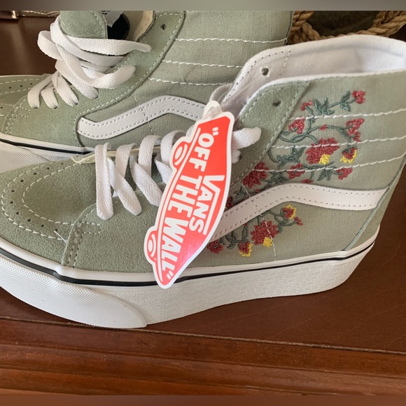 Brand new in box - Vans Sk8-Hi tapered platform shoes - Picture 2 of 4